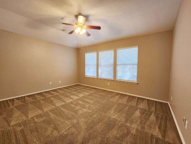 Building Photo - Fantastic location-Medical Center