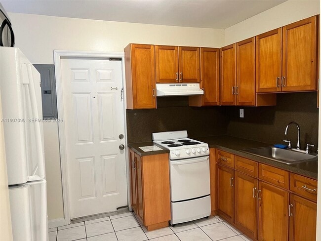 Building Photo - 5661 SW 4th St