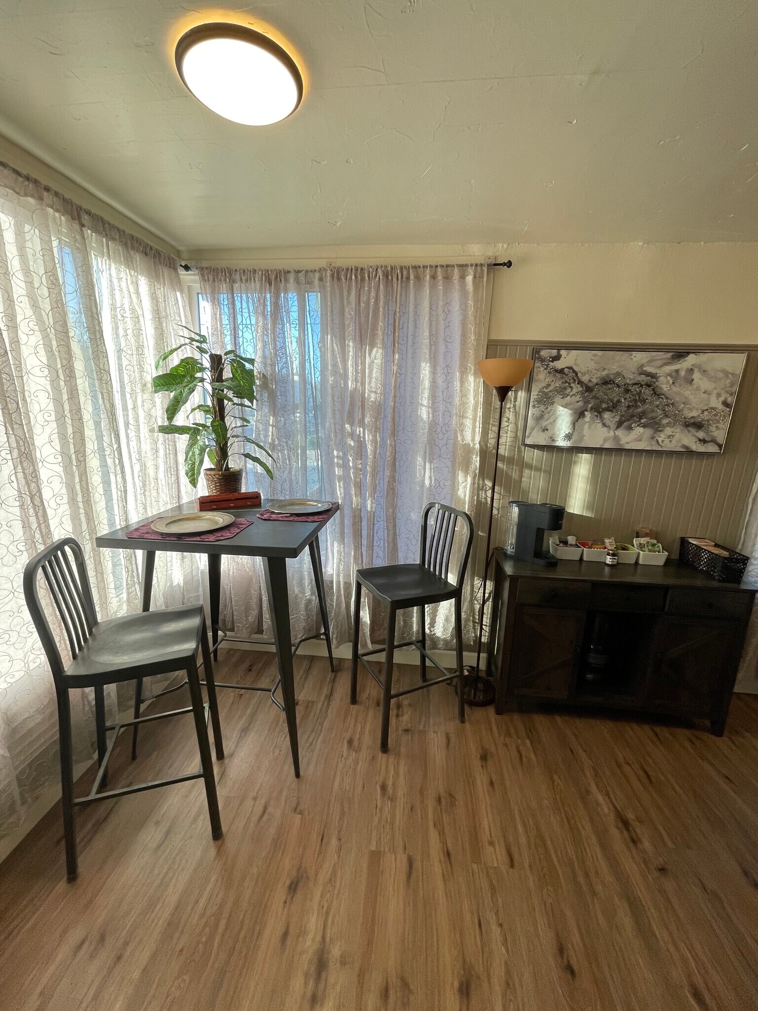 Building Photo - 230 W Myrtle St