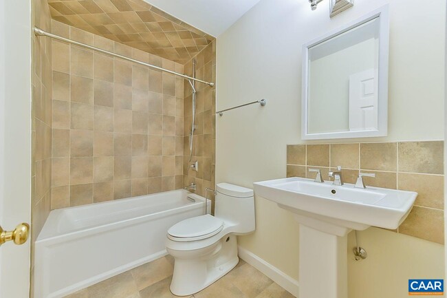 Building Photo - 1012 Wildmere Pl