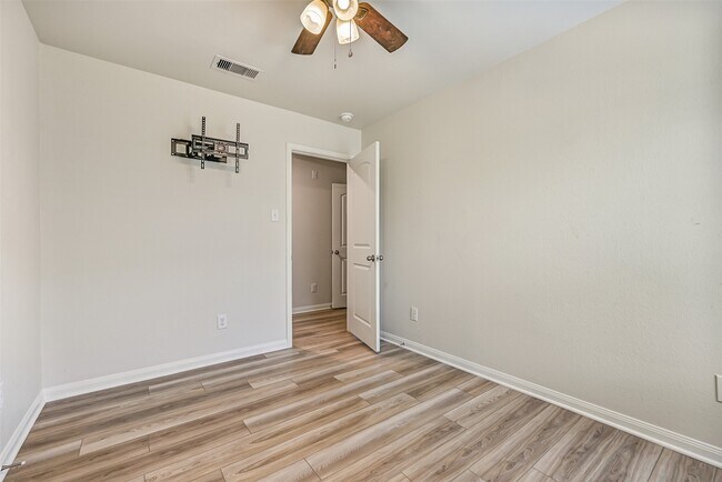 Building Photo - 23144 Shakespeare Dr