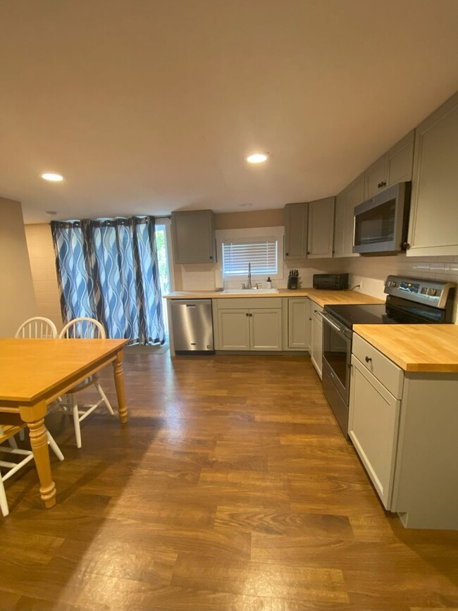 Building Photo - S. Lakeshore Rd.