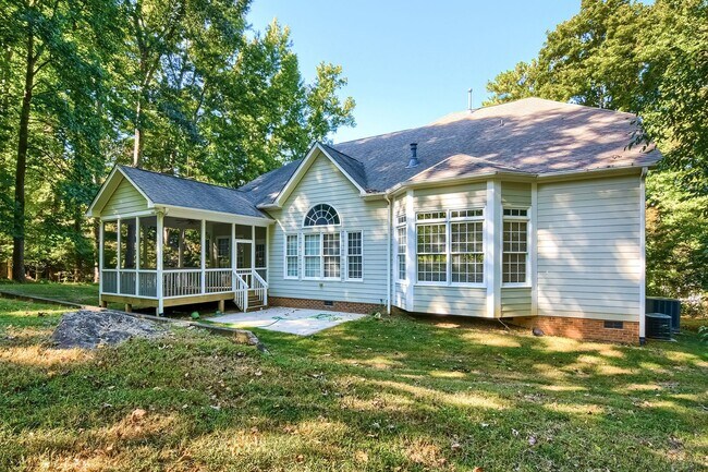 Building Photo - 4 Bedroom single family home in Chapel Hill