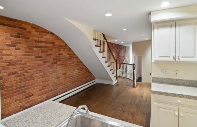 Building Photo - 345 Beacon St