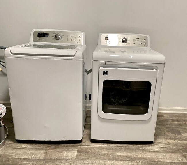 Building Photo - 1342 Country Downs Dr