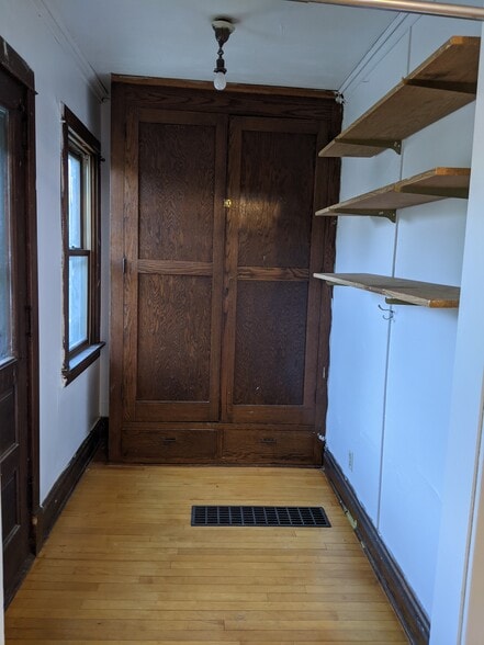 Building Photo - 314 N Ingersoll St