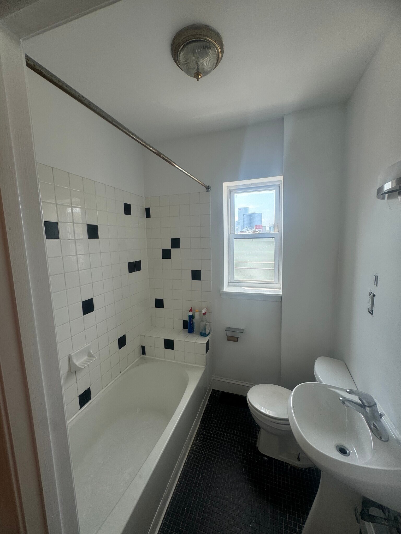 2nd bathroom - 524 N 31st St