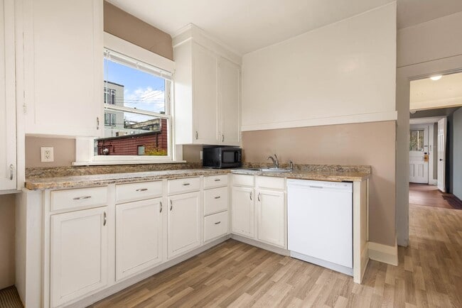 Building Photo - 2106 Dexter Ave N