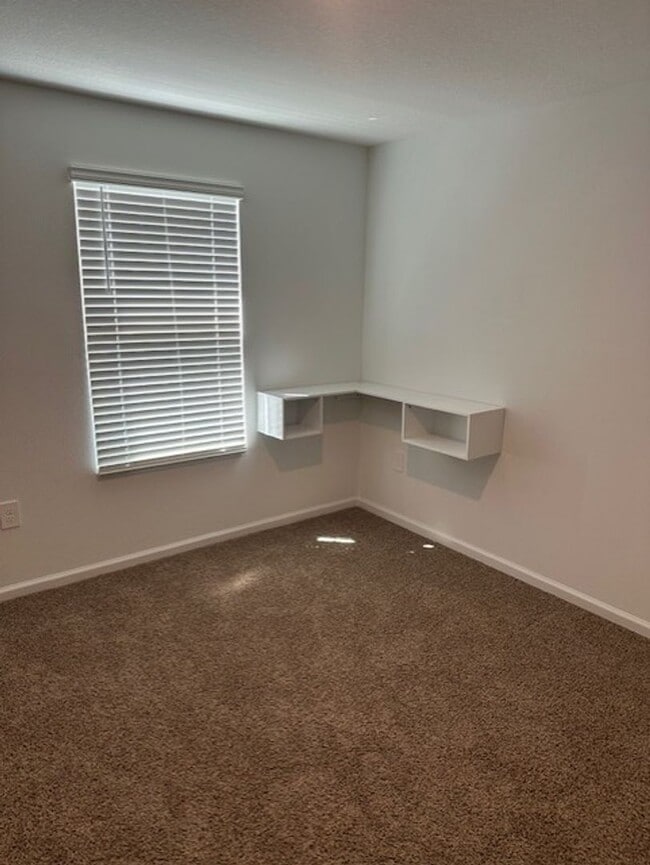 Building Photo - Beautiful Open Concept townhome in growing Middleburg!!!