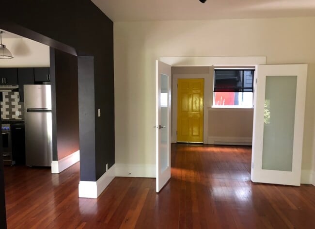 Building Photo - 261 Clara St