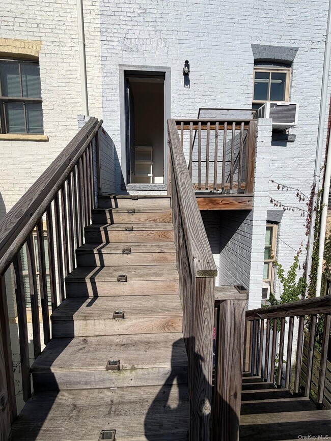 Building Photo - 45 Lander St