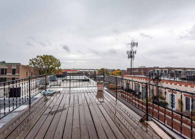 Building Photo - 2427 N Clybourn Ave