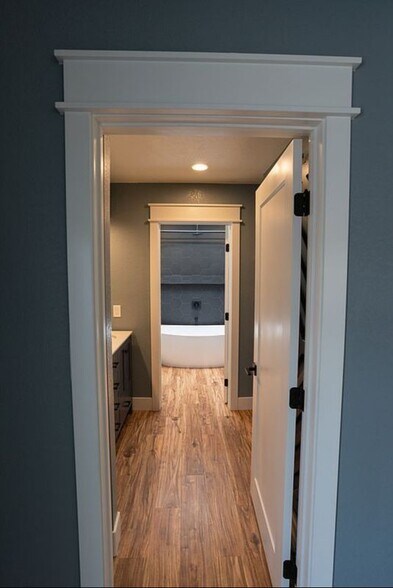 Building Photo - 20825 Crest Dr