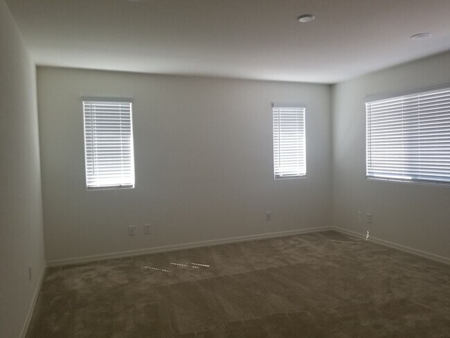 Building Photo - Great Home in Gated Community
