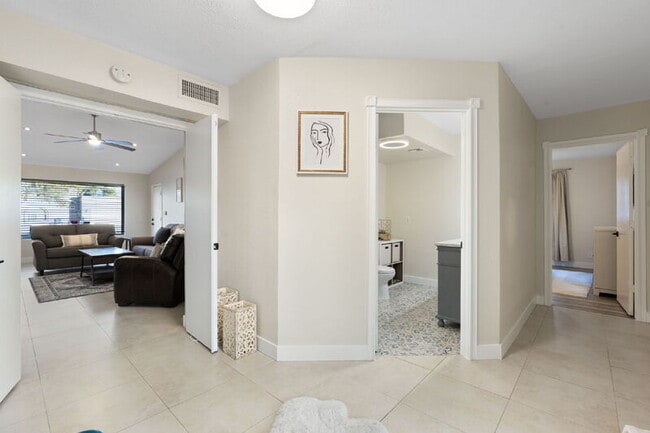 Building Photo - 14410 North 42nd Pl