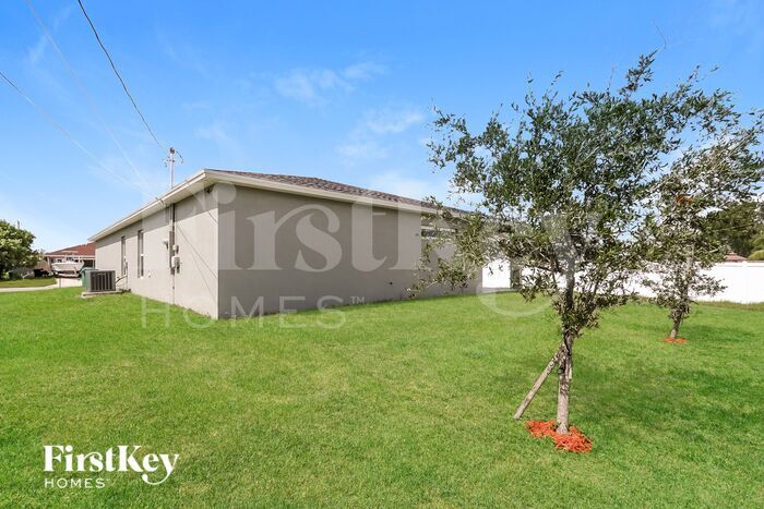 Building Photo - 1265 SW Century Ave