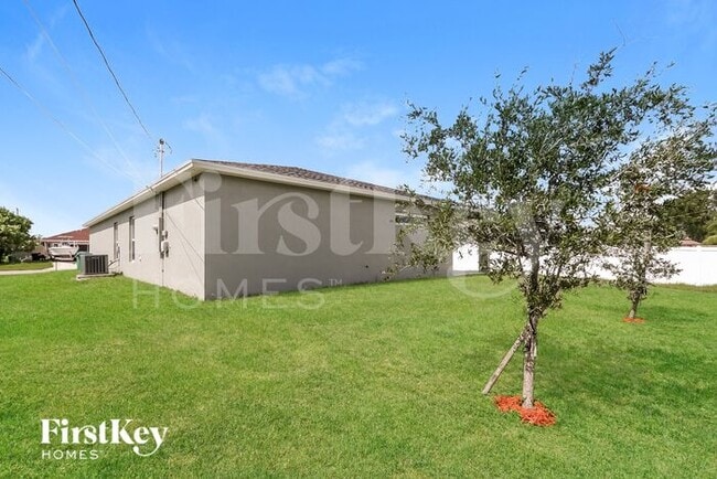 Building Photo - 1265 SW Century Ave