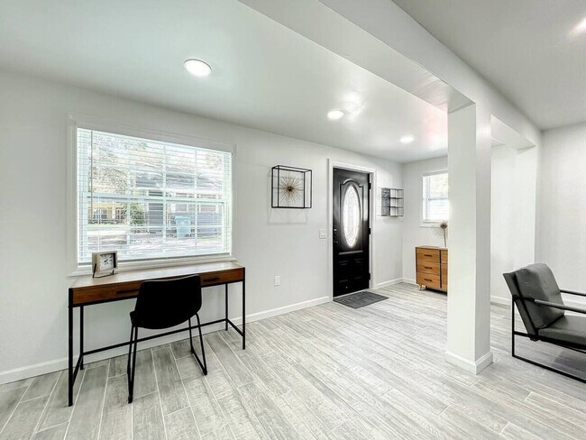 Building Photo - 173 S Orange Ave