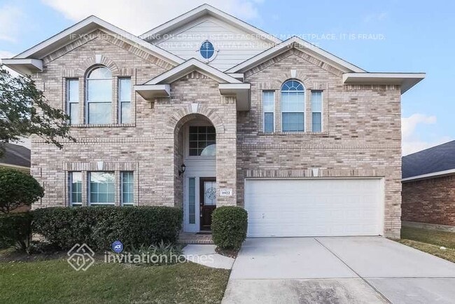 Building Photo - 1922 Coverlea Ct