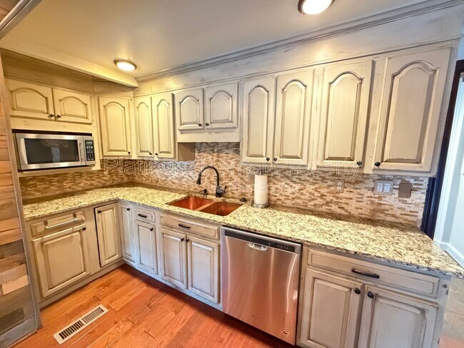 Building Photo - 835 Timber Lake Trail