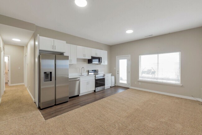 Building Photo - 8961 N Cottage Cyn Dr