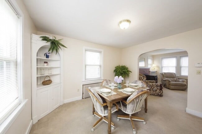 Building Photo - 723 S Allen St