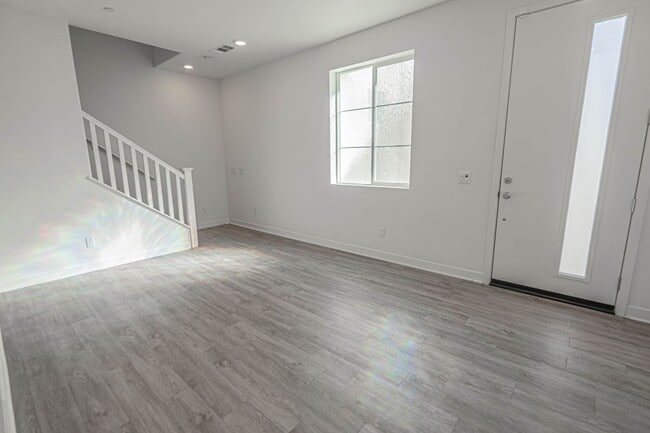 Building Photo - Five Points - 2 Bedroom Townhome for Rent in Valencia.