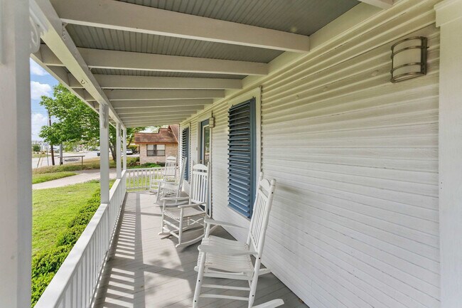 Building Photo - 175 Fredericksburg Rd