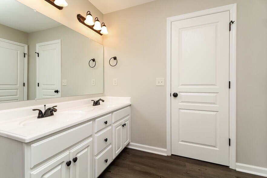 Building Photo - 7883 Rainey Dr