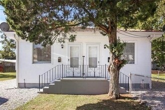 Building Photo - 2-pwp0140