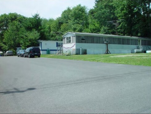 Building Photo - Holiday Manor Mobile Home Park