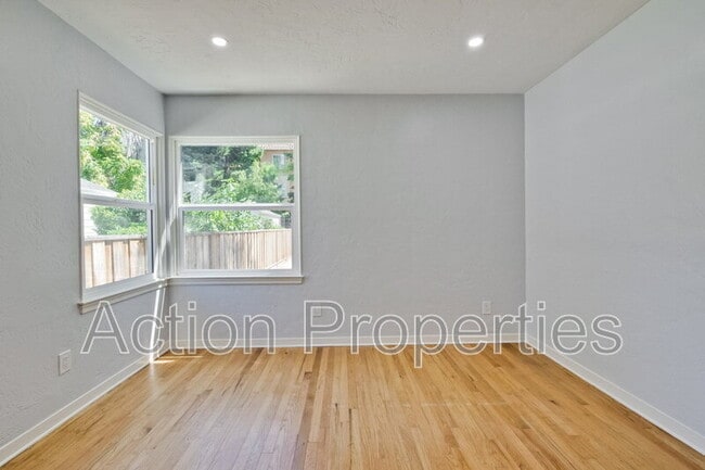 Building Photo - 152 S Bayview Ave