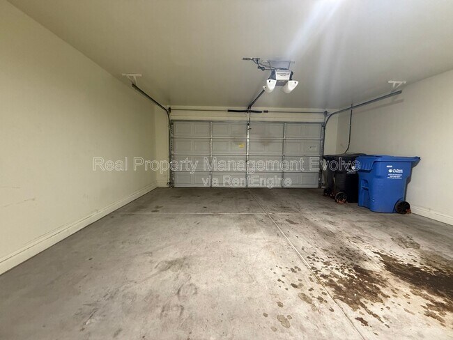 Building Photo - 1225 W Shumway Farm Rd