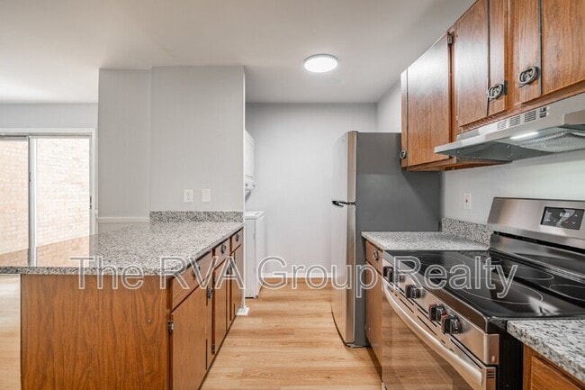 Building Photo - 749 Pleasant St