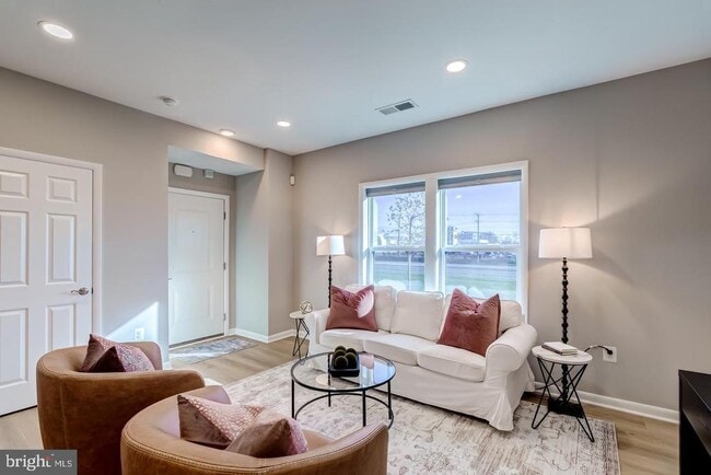 Building Photo - 44848 Tiverton Sq