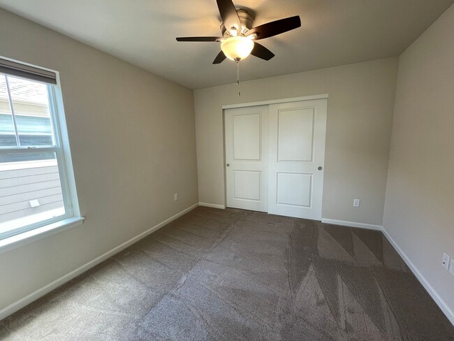 Building Photo - Luxurious 3 Bedroom 2.5 Bathroom House in ...