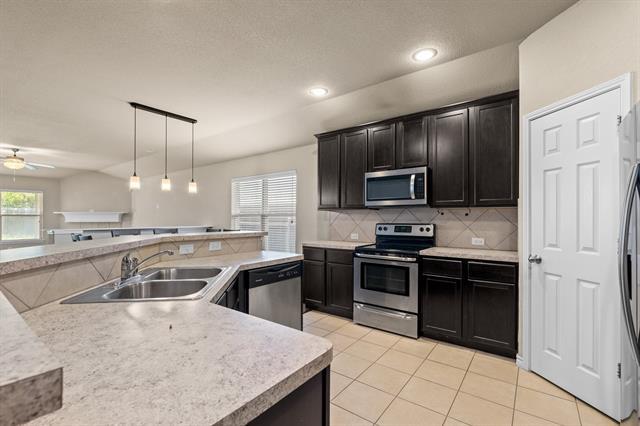 Building Photo - 8613 Vista Royale Dr
