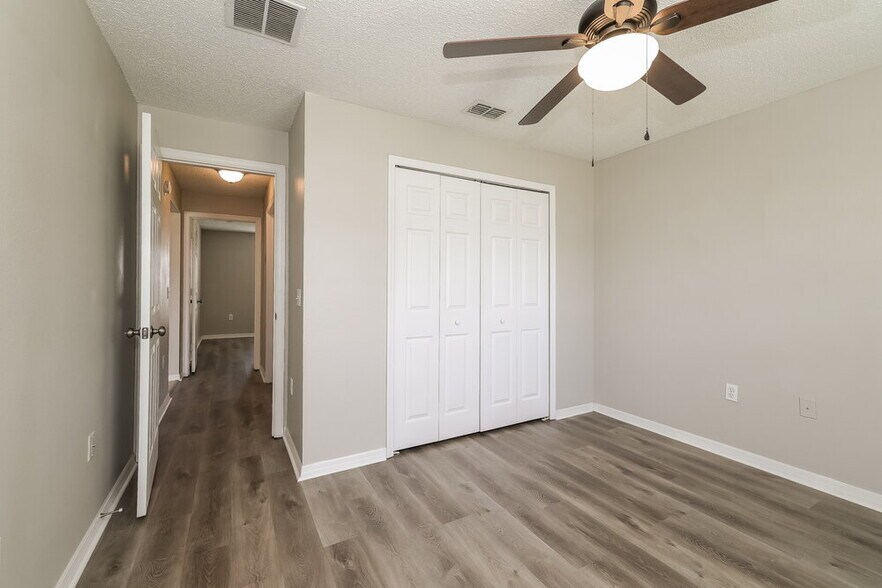 Building Photo - 1140 Chesterfield Ct