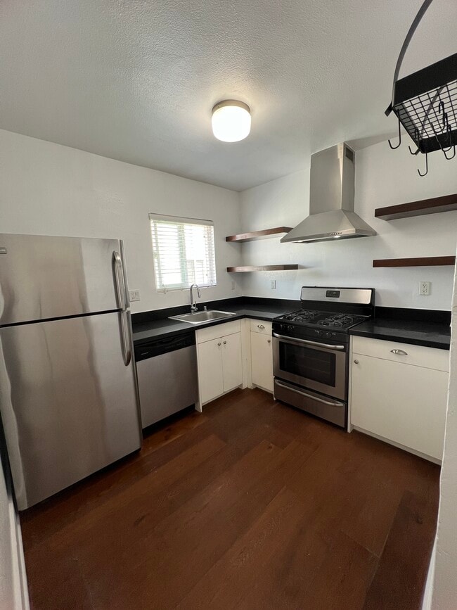 Kitchen - 826 1/2 N Coronado st