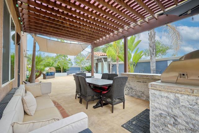 Building Photo - 561 Rush Dr