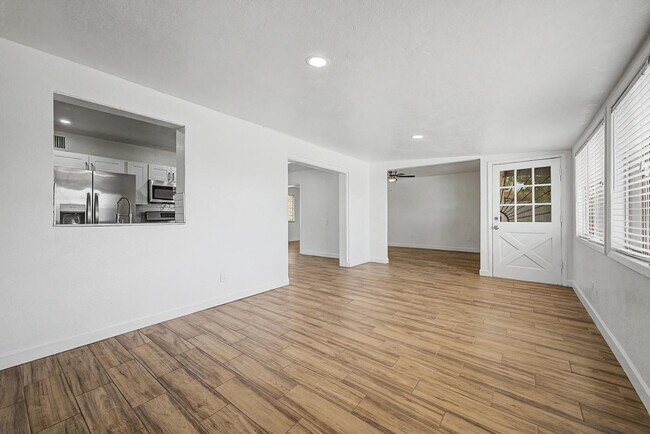 Building Photo - 3519 W Orchid Ln