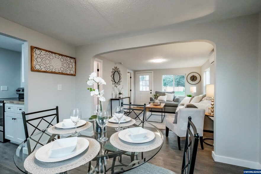 Building Photo - 440 S 6th St