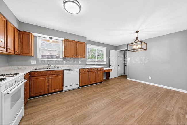 Building Photo - 1810 Swallow Ln