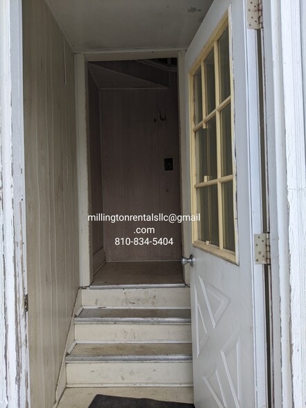 Upstairs entrance - 6029 3rd St