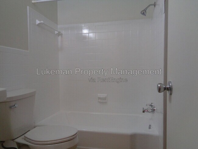 Building Photo - 1536 Henson Ave