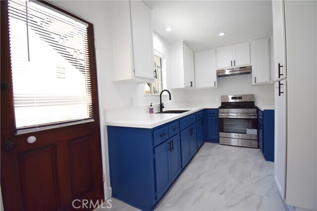 Building Photo - 1570 N Verdugo Rd