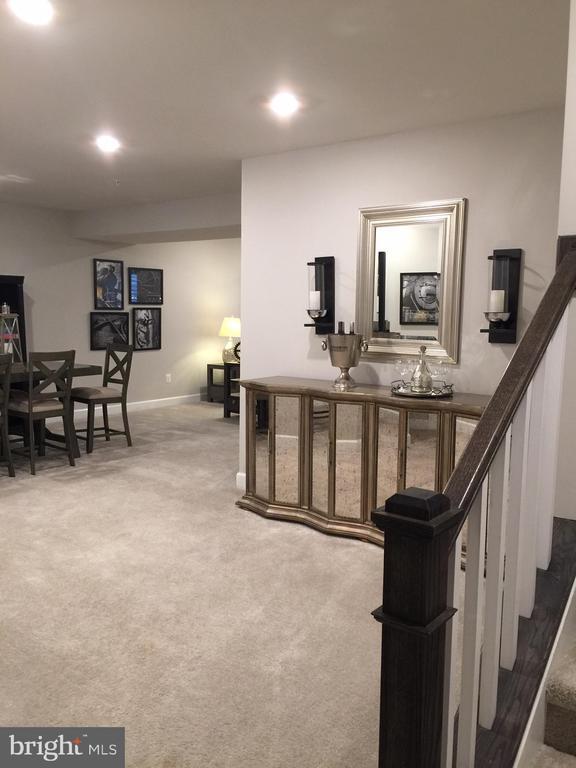 Building Photo - 503 Cliff Ln