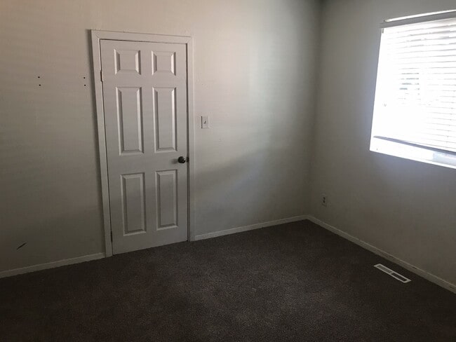 Building Photo - 3 BEDROOM GARLAND DISTRICT BUNGALOW
