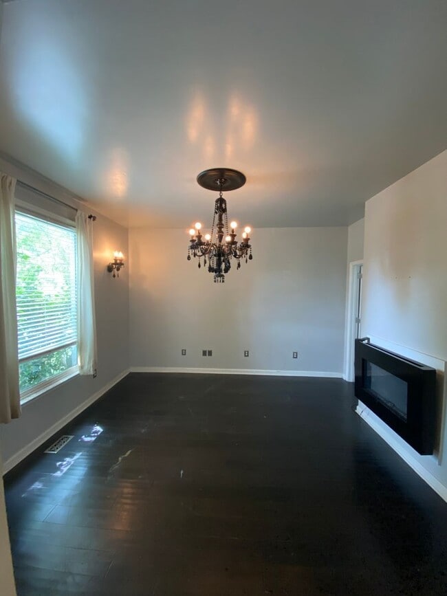 Building Photo - 3 bed 2 bath House in Germantown