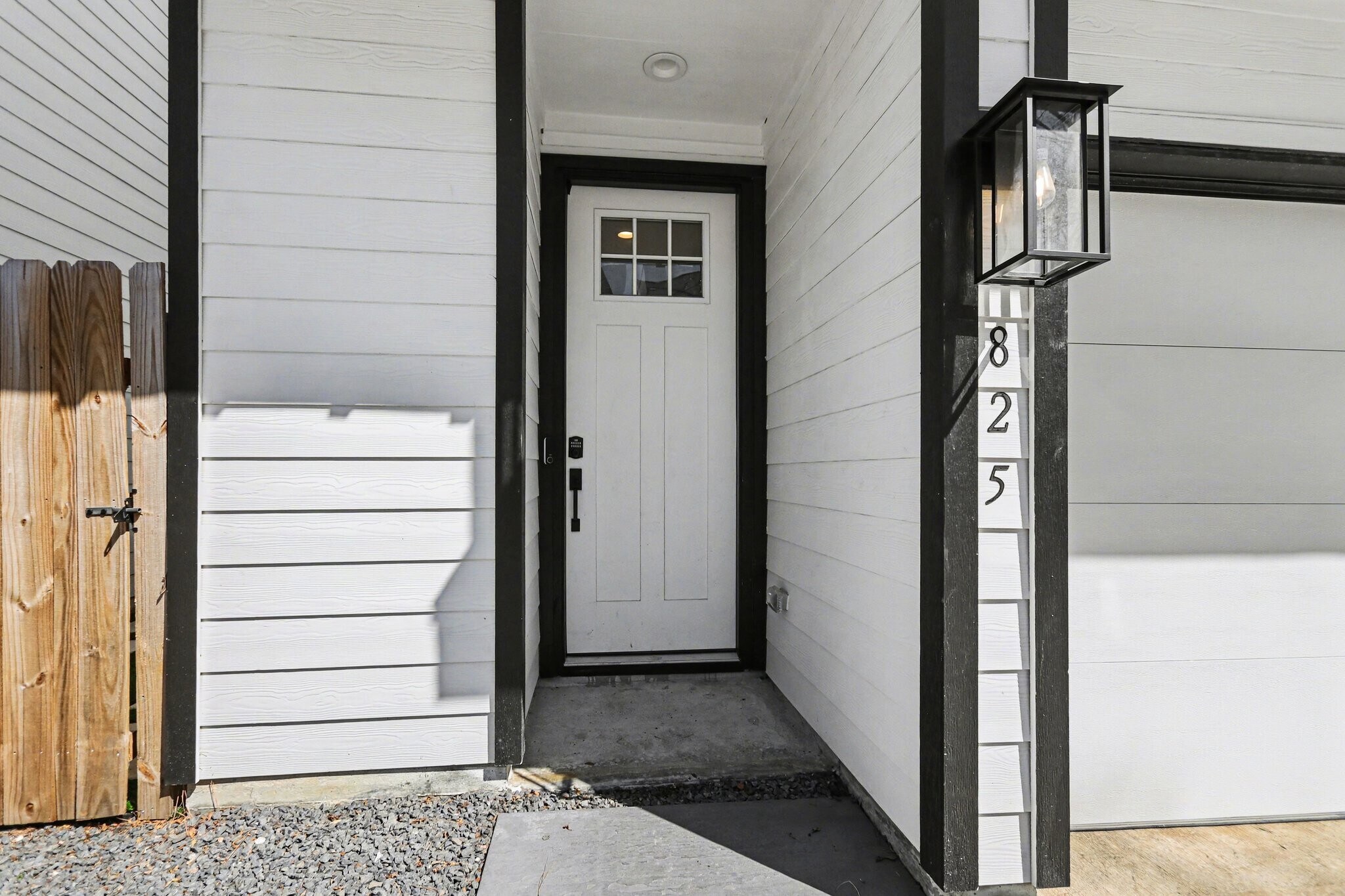 Building Photo - 825 Woodcrest Dr